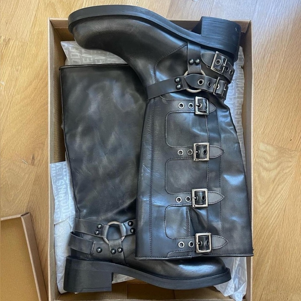NEW WITH BOX Steve Madden Rocky Brown Distressed Boots